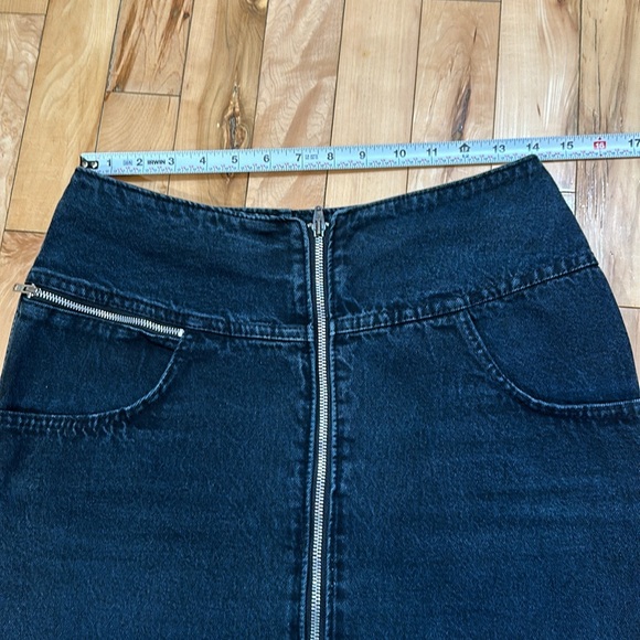 Fancy Ass Zip-Front Jean Skirt - Picture 6 of 6